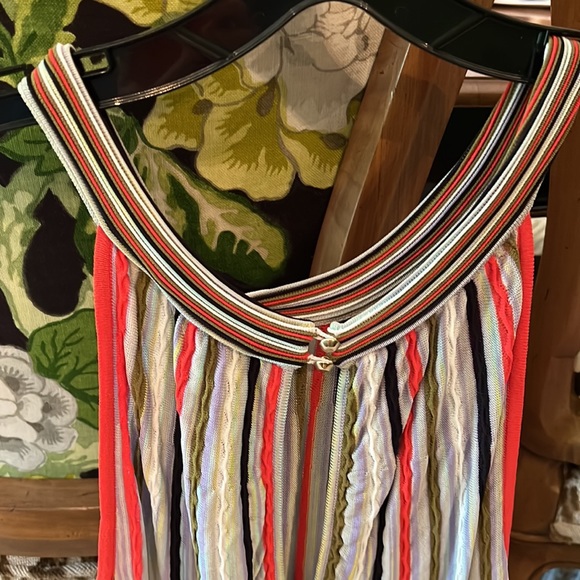 Lightweight knit sleeveless colorful top with attractive gold button at back. - Picture 4 of 5